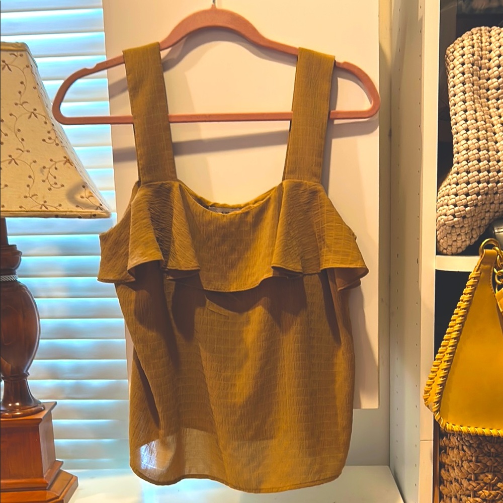 Nine West Gold Ruffled Sleeveless Tank Top